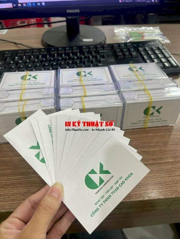 In card visit chất liệu giấy mỹ thuật nhũ bạc cao cấp, in mọi số lượng theo yêu cầu