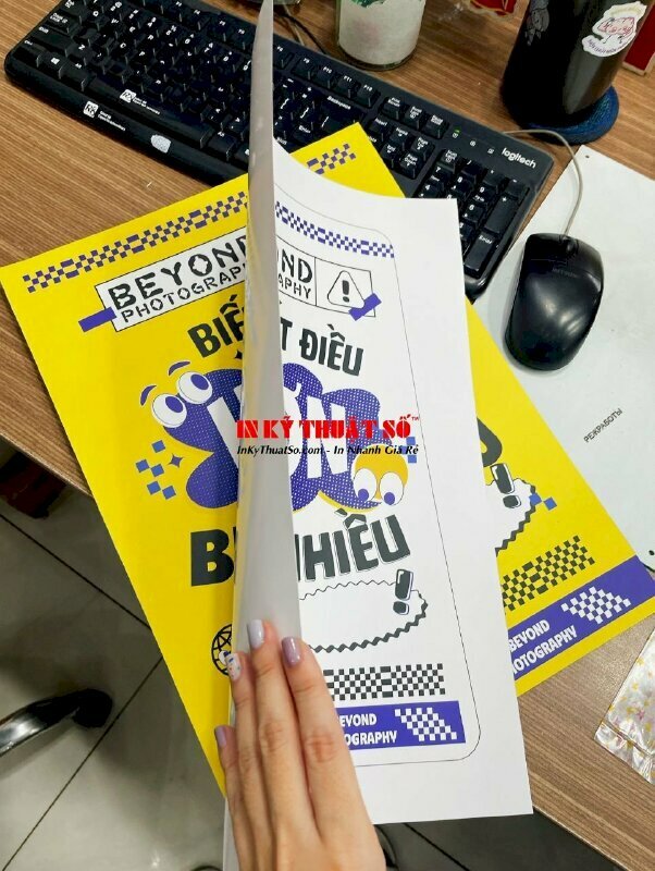 Poster dán tường in Offset 1 mặt, gia công cán màng mờ và cắt hình chữ nhật