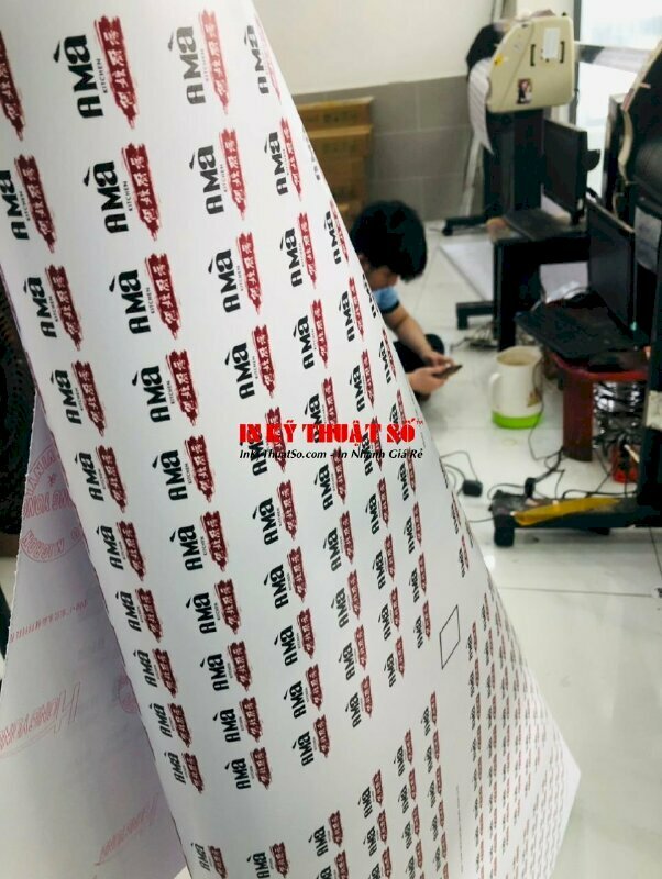 In decal TPHCM, in tem nhãn chất liệu decal sữa cán màng mờ, bế tem theo đường viền