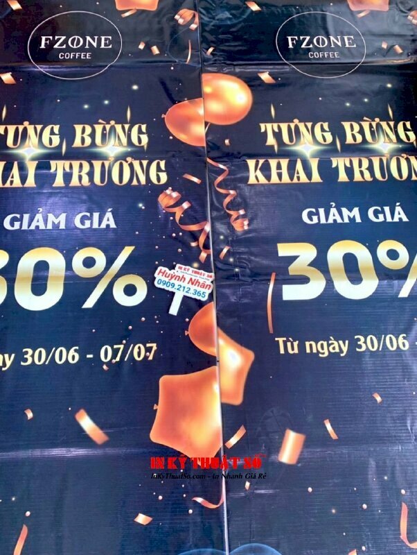 In bạt quảng cáo khai trương quán cafe kích thước 0.8m x 1.8m có cuốn biên và xỏ cây trên dưới