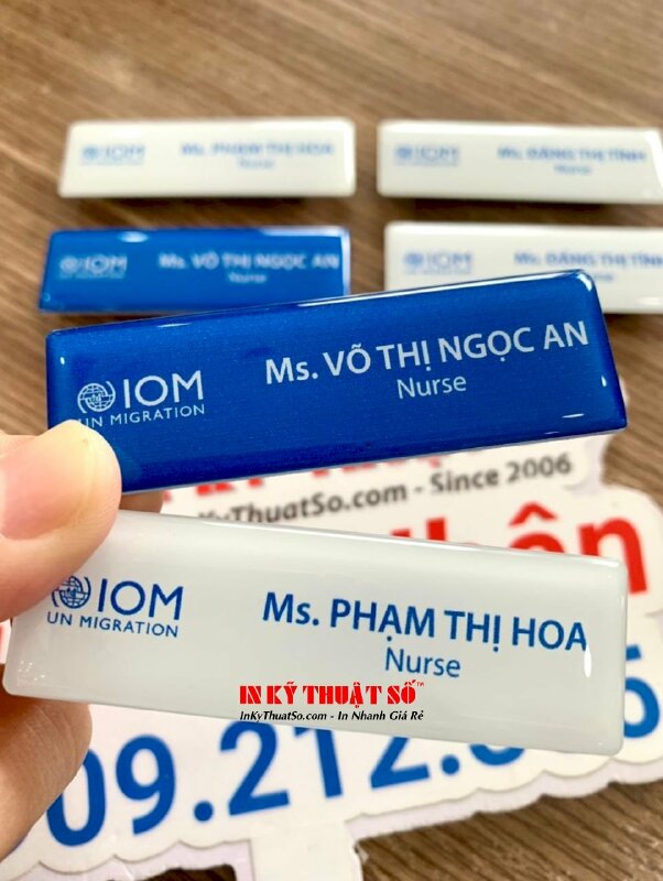 In bảng tên cài áo nam châm hít, bảng tên nhựa đổ keo chức danh Nurse y tá cho tổ chức phi lợi nhuận - INKTS1816