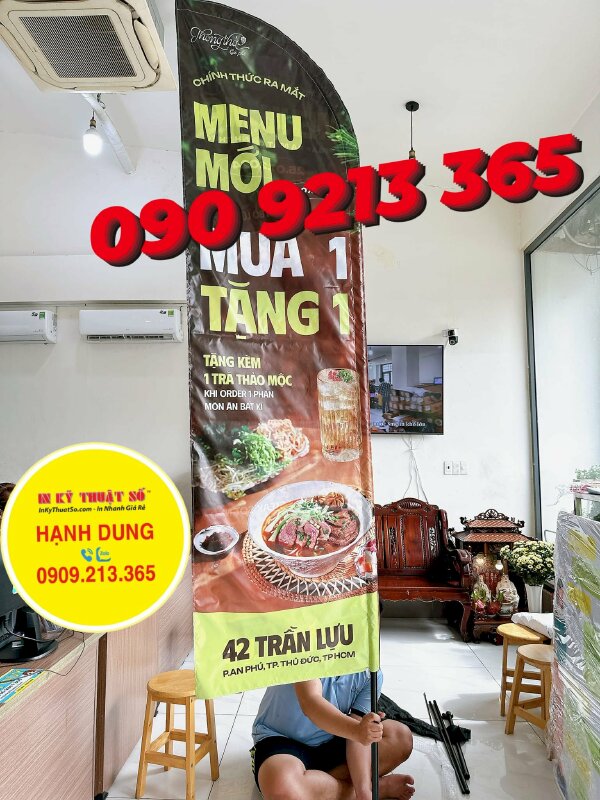 In cờ lưỡi liềm quảng cáo Menu mới quán cafe, trọn bộ chân cờ lưỡi liềm & cờ in vải Silk mực dầu bóng, gia công may lại - INKTS1854