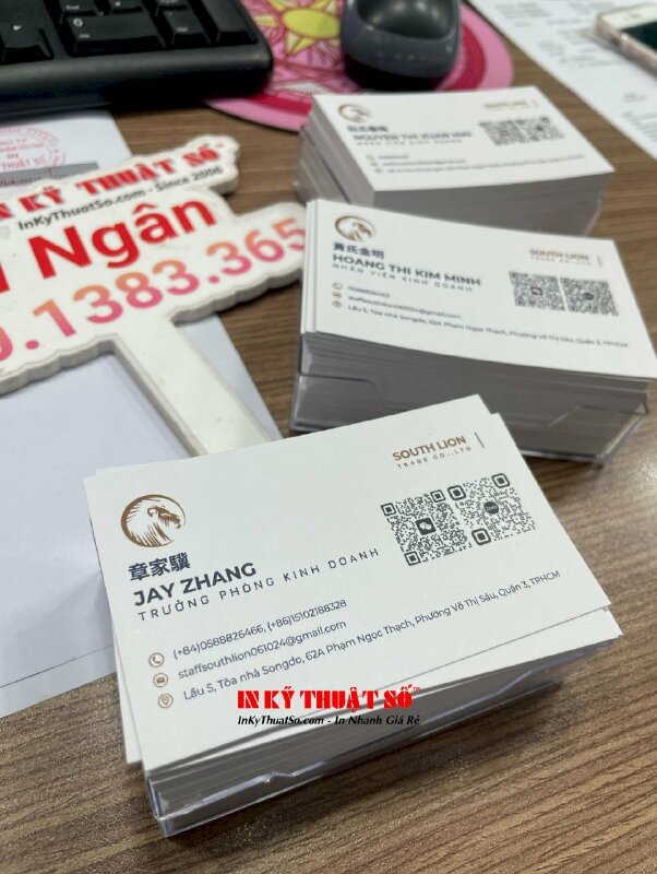 In name card nhân viên kinh doanh, trưởng phòng kinh doanh công ty thương mại quốc tế, name card có in mã QR code WeChat, Zalo - INKTS1831