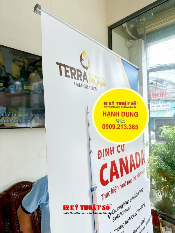 In Poster chất liệu PP sắc nét lắp sẵn khung giá treo banner cuốn nhôm tốt 80cm, in poster định cư Canada - INKTS1805