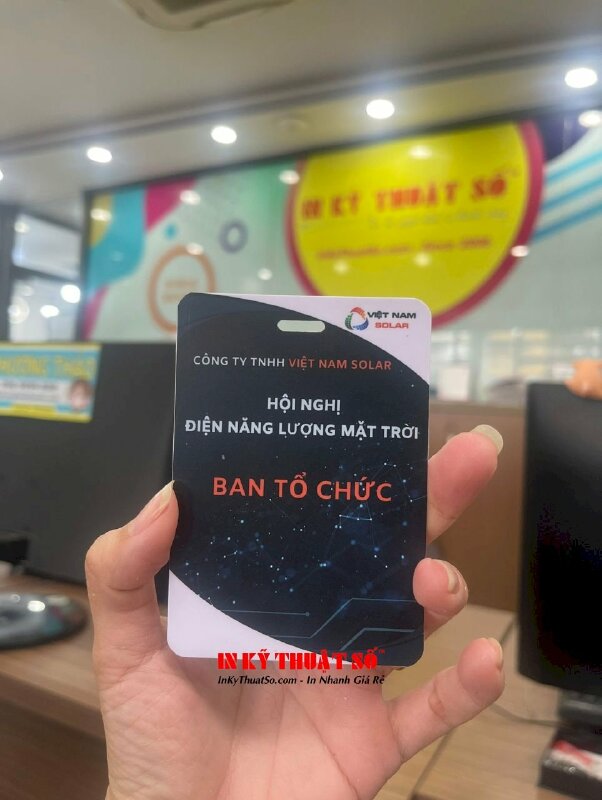 In thẻ ban tổ chức, thẻ khách mời sự kiện hội nghị điện năng lượng mặt trời, in thẻ nhựa dày, đục lỗ 5li - INKTS1709