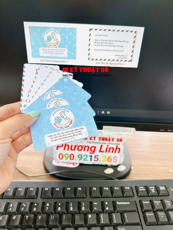 In thẻ nhựa làm quà tặng trại viên tham gia trại hè, thẻ nhựa in 2 mặt, bấm lỗ tròn 3 li -  INKTS1795