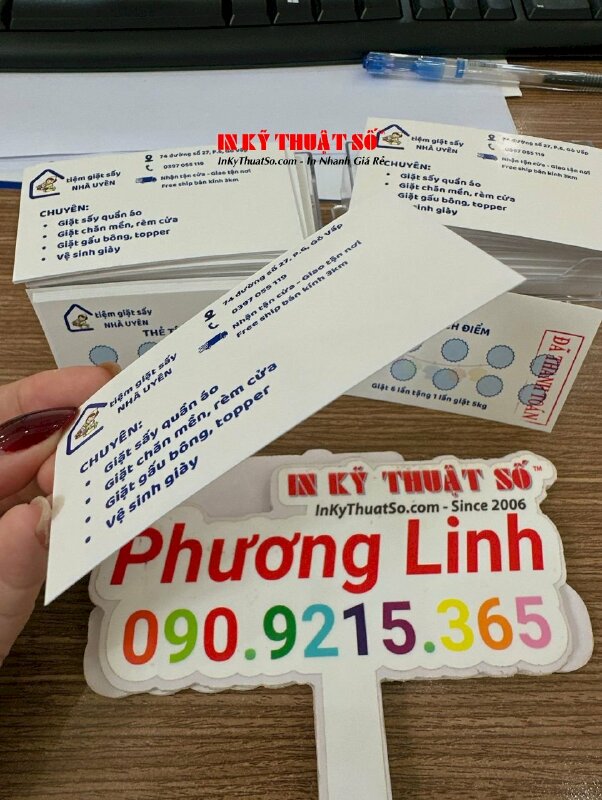 In thẻ tích điểm giá rẻ cho tiệm giặt sấy, mặt trước thẻ tích điểm, mặt sau name card hotline - INKTS1692