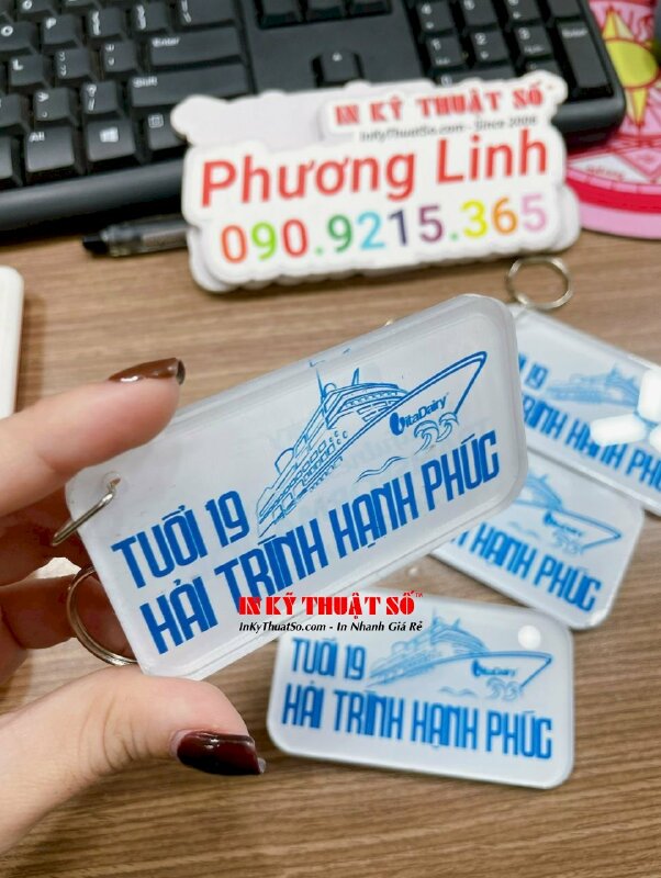 Làm móc chìa khóa mica in slogan tổ chức cộng đồng, logo nhà tài trợ - INKTS1789