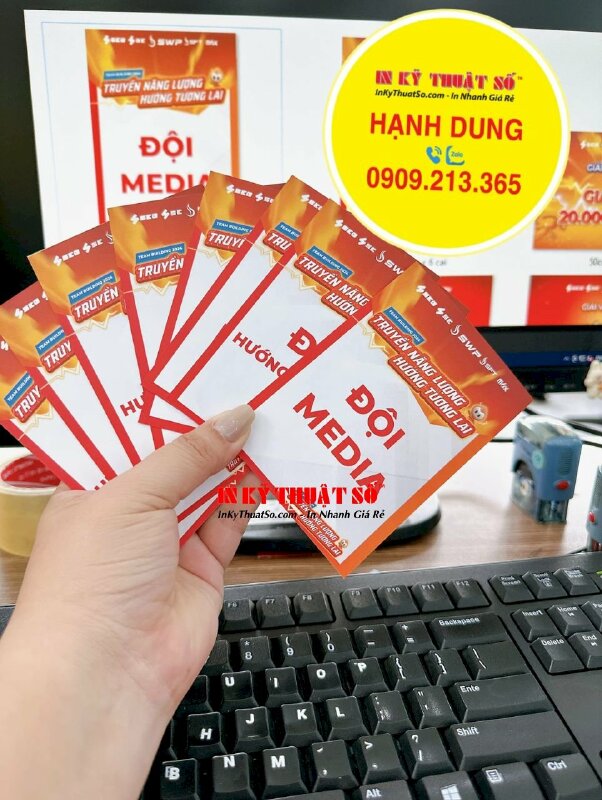 Làm thẻ đeo ban tổ chức sự kiện Đội Media, Đội Hướng Dẫn Viên, thẻ giấy Couche - INKTS1810