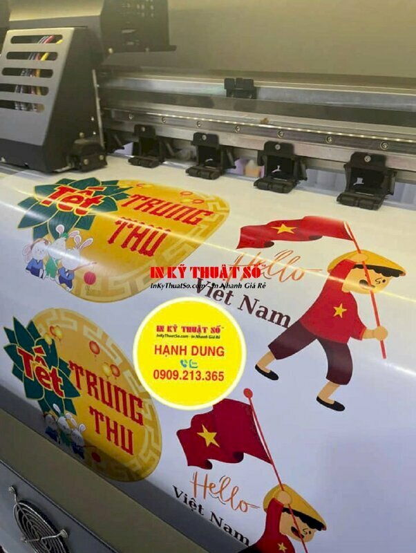 In sticker thiếu nhi cầm cờ đỏ sao vàng vui Trung Thu