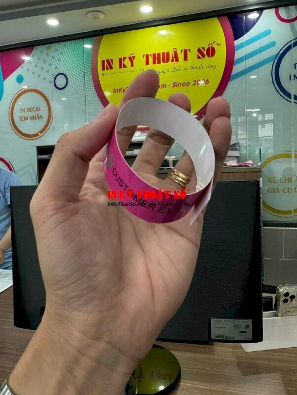 Vòng tay giấy dùng 1 lần TPHCM, in vòng giấy đeo tay sự kiện công ty tài chính tiêu dùng