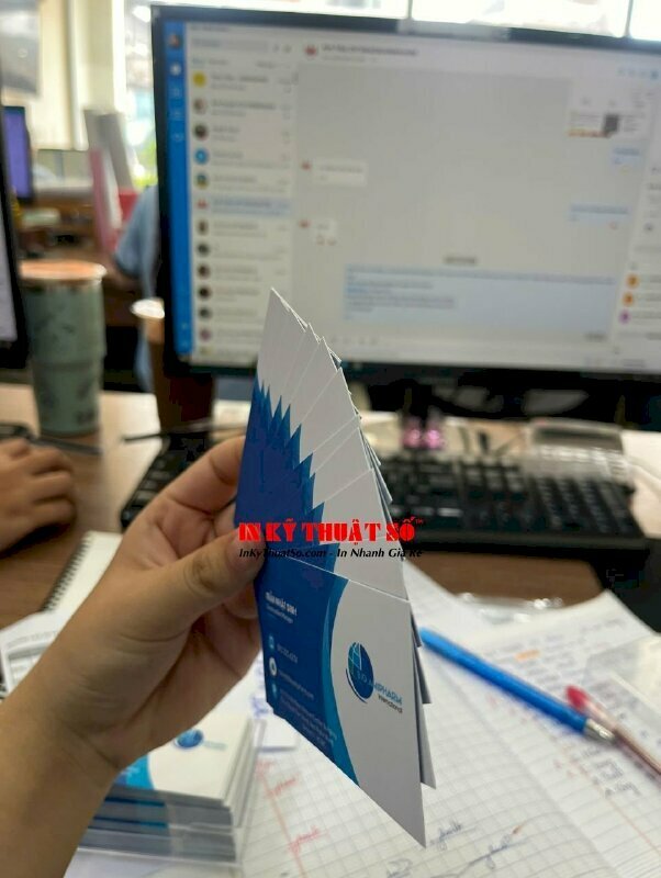 In 1 hộp name card lấy liền, in ấn hiện đại có hàng ngay trong ngày