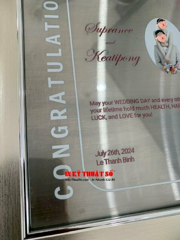 In UV trên nhôm kim loại - Metal Aluminium đóng khung viền hoa văn, lồng mặt kính làm quà cưới, khung ảnh kỷ niệm cưới 