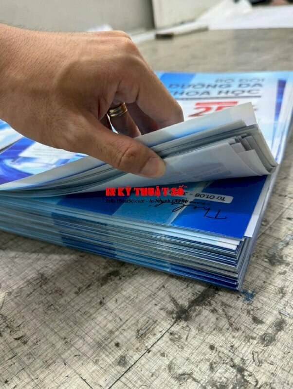 Làm biển hộp đèn siêu mỏng quảng cáo mỹ phẩm bằng chất liệu backlit film