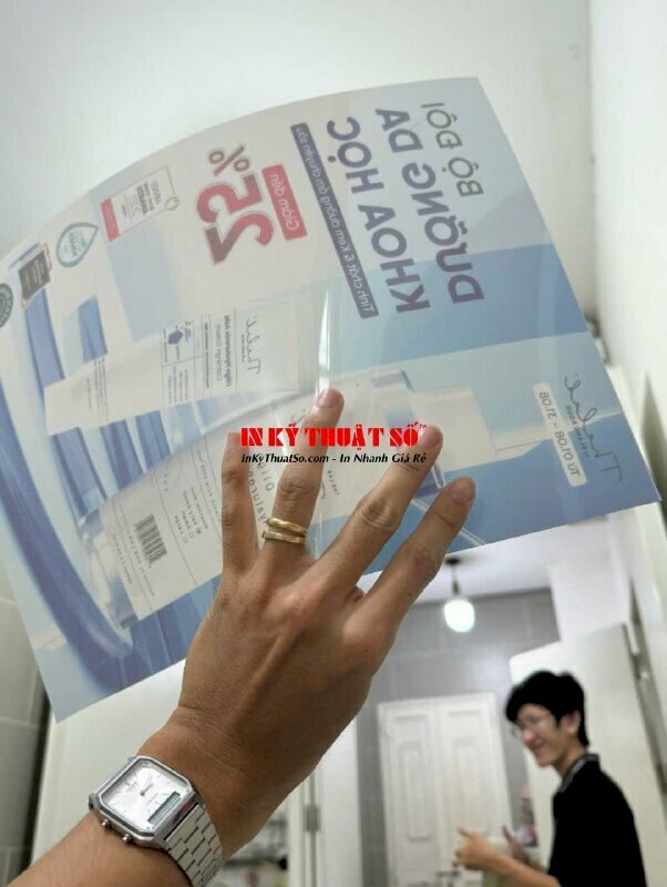 In backlit film mực dầu không keo kích thước 120cm x 20cm dùng quảng cáo sản phẩm mỹ phẩm