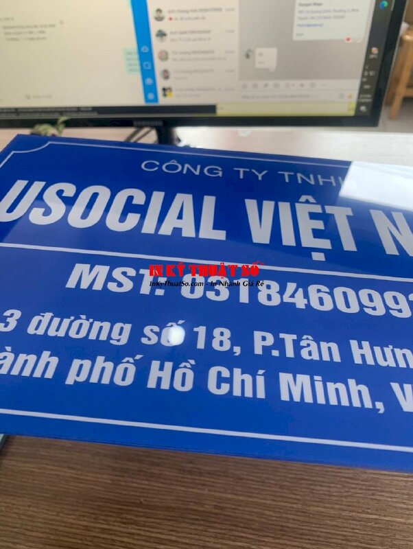 In bảng hiệu công ty Mica trong 3li, in UV ngược 1 mặt, lót trắng full nền - INKTS1865