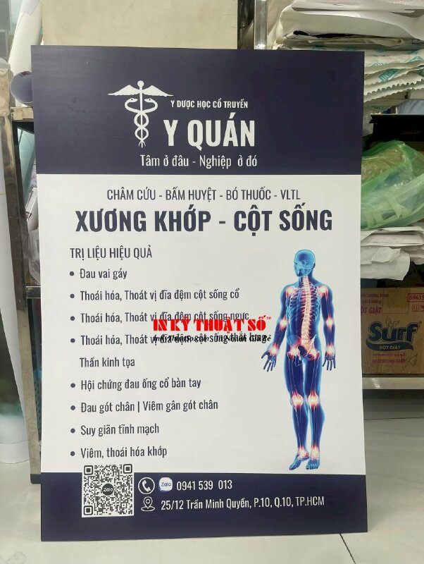 In bảng thông tin dịch vụ cho Y Quán Y Dược học cổ truyền Xương khớp Cột sống Châm cứu Bấm huyệt Bó thuốc VLTL, bảng Format ốp tường - INKTS1907