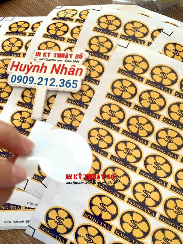 In logo nhãn hàng từ Decal sữa in mực dầu, cán màng bóng, bế tem theo viền - INKTS1941