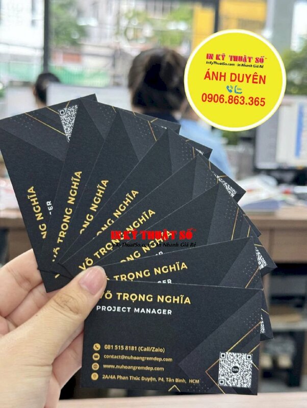 In name card rèm cửa chức danh Project Manager Quản lý dự án công ty màn rèm cửa cao cấp, in card giấy mỹ thuật, có mã QRcode chat Zalo - INKTS1903