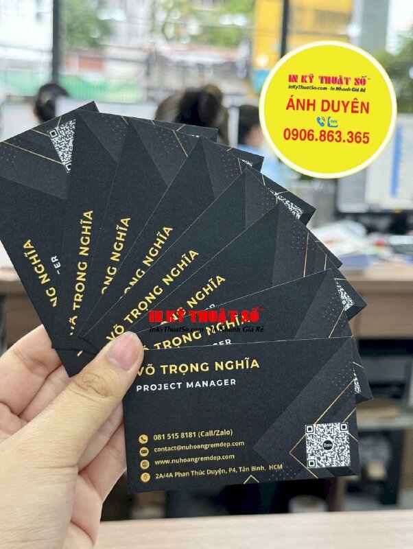 In name card rèm cửa chức danh Project Manager Quản lý dự án công ty màn rèm cửa cao cấp, in card giấy mỹ thuật, có mã QRcode chat Zalo - INKTS1903