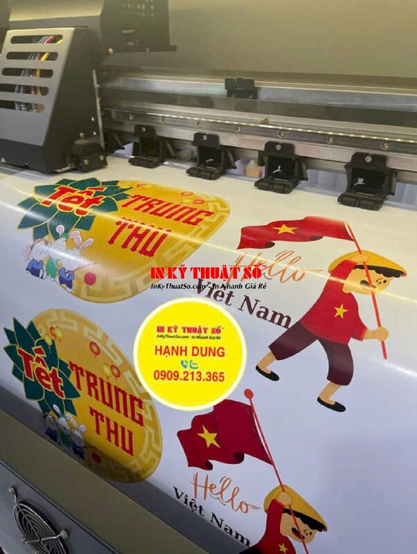 In sticker Tết Trung thu, sticker cậu bé cầm cờ Hello Việt Nam, tem Decal sữa có bế theo viền - INKTS1994