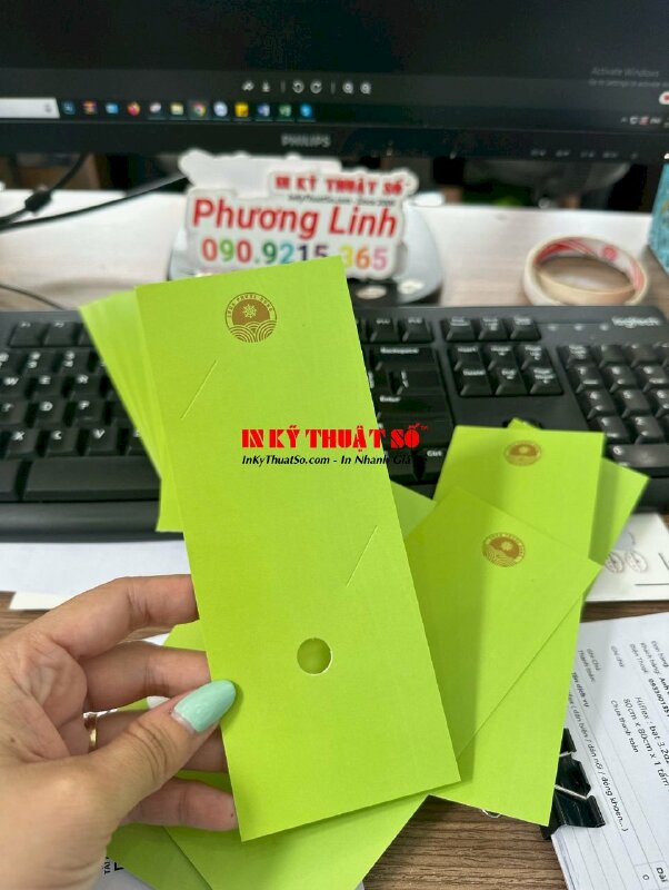 In tag giấy treo theo yêu cầu cho Chùa, bấm lỗ tròn 5li, cấn theo file - INKTS1863