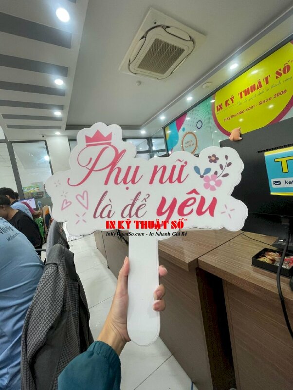 Làm bảng hashtag cầm tay sinh nhật Happy Birthday cho Hội chị đẹp, Hot girl - INKTS1904