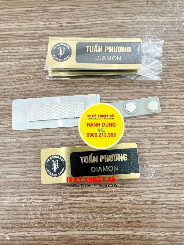 Làm bảng tên Inox xước in UV gắn nam châm mặt sau chức danh Manager, Diamon cho nhân viên Barber Shop tiệm tóc nam - INKTS1916