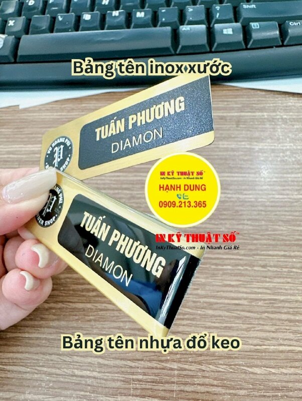 Làm bảng tên Inox xước in UV gắn nam châm mặt sau chức danh Manager, Diamon cho nhân viên Barber Shop tiệm tóc nam - INKTS1916