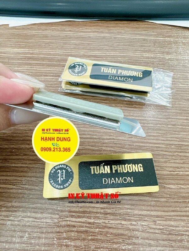 Làm bảng tên Inox xước in UV gắn nam châm mặt sau chức danh Manager, Diamon cho nhân viên Barber Shop tiệm tóc nam - INKTS1916