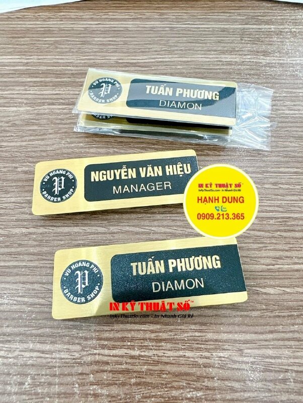 Làm bảng tên Inox xước in UV gắn nam châm mặt sau chức danh Manager, Diamon cho nhân viên Barber Shop tiệm tóc nam - INKTS1916