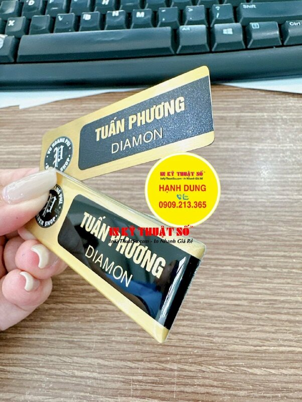 Làm bảng tên nhựa đổ keo gắn nam châm chức danh Manager, Diamon cho nhân viên Barber Shop tiệm tóc nam - INKTS1915