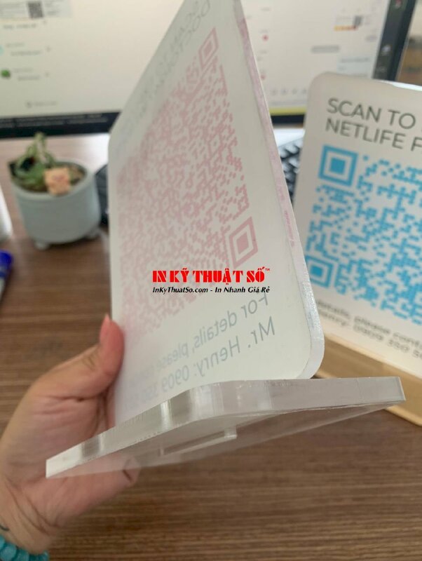 Làm standee đế Mica QRcode quét mã truy cập website - INKTS1864