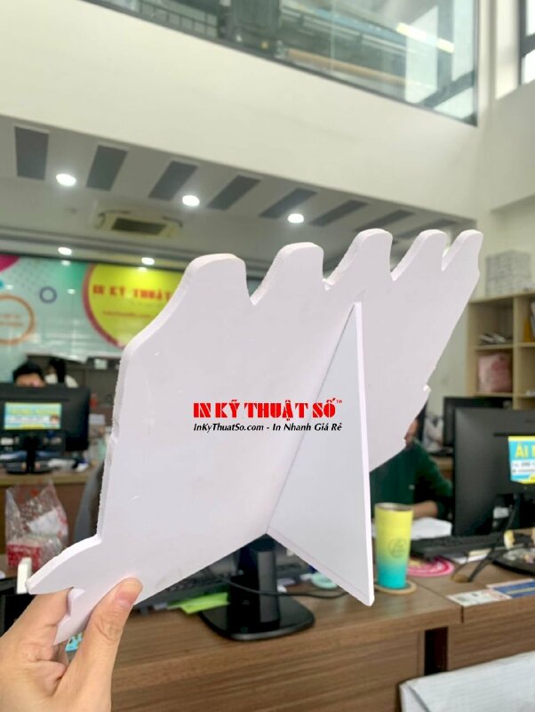 Làm standee mô hình sản phẩm tinh dầu để quầy thu ngân, quầy hàng - INKTS1889