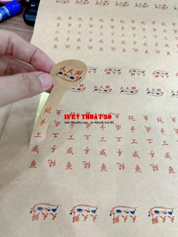 In tem giấy Kraft nâu dạng tem dài dán niêm phong hộp, chai, lọ, bao bì sản phẩm