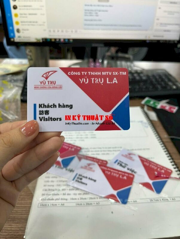 In thẻ nhựa PVC 2 mặt kích thước khuôn chuẩn thẻ 8.6cm x 5.4cm x 0.76dzem