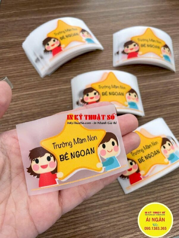 In logo ủi áo, cán keo định hình, khách hàng đem về tự ép nhiệt lên áo