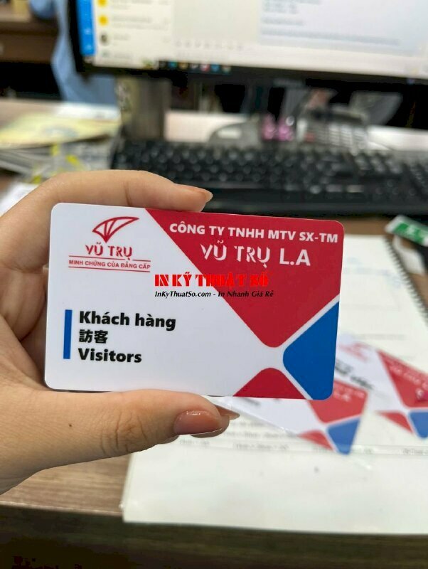 Thẻ nhựa in laser 2 mặt gia công cán màng mờvà bo góc khuôn chuẩn