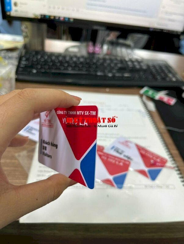 Làm thẻ ra vào khu vực sản xuất, thẻ Khách hàng, thẻ nhân viên thực việc - Thiết kế & In ấn bởi In Kỹ Thuật Số Since 2006