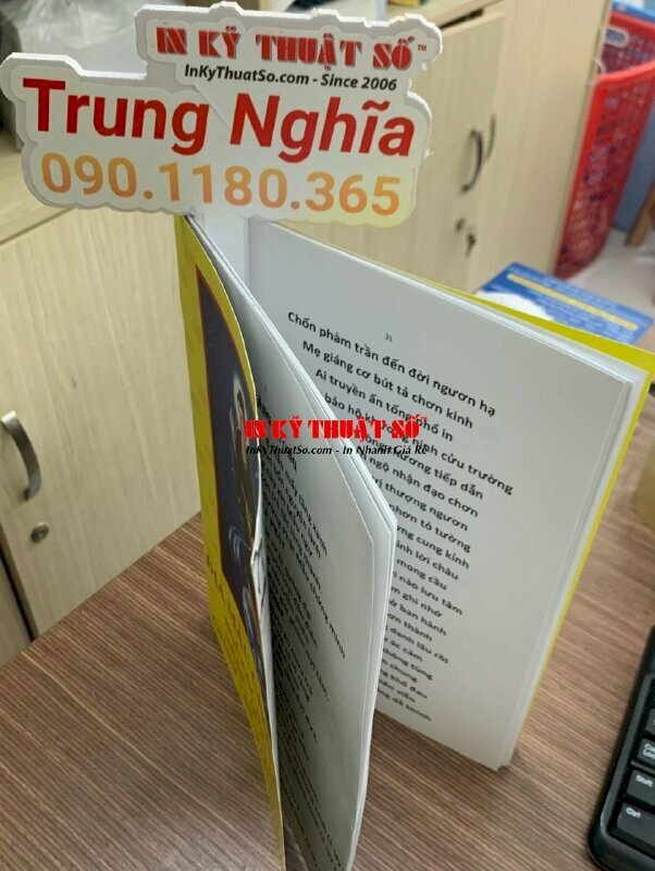 In kinh sách ruột giấy C150gsm, bìa giấy C200gsm