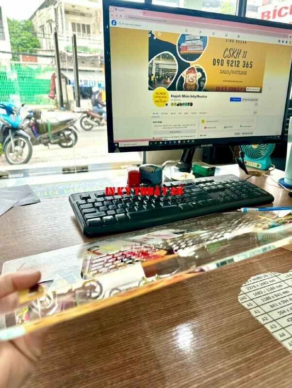 In ảnh pha lê gắn đèn tuyệt đẹp làm quà tặng kỷ niệm 50 năm Hồng Ân Linh Mục