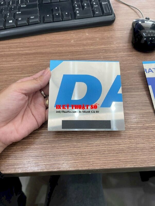 Làm biển hiệu tên doanh nghiệp in UV lên inox dày 10dzem, in màu, nền không in