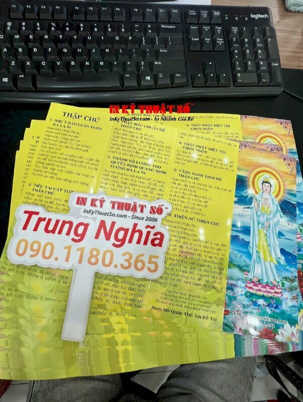 In tờ kinh giấy C300gsm cấn 3 đường gấp 4 gọn gàng