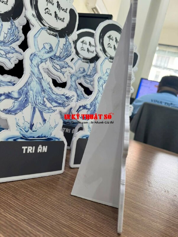 In ảnh lên chất liệu Formex làm standee để bàn quà tặng Tri ân Hiểu Mình Sửa Mình - INKTS2146