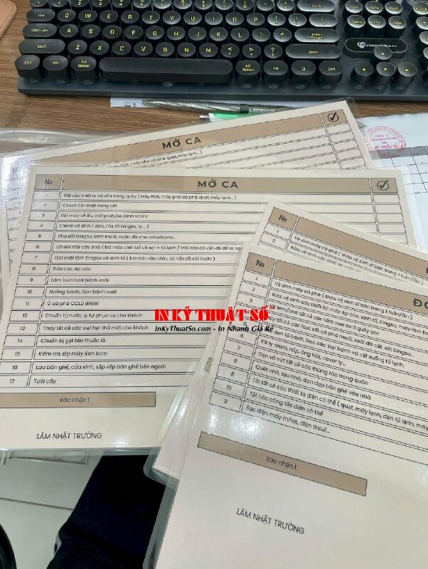 In bảng Checklist Mở ca Đóng ca công việc cho nhân viên quán, in khổ A4 ép plastic - INKTS2166