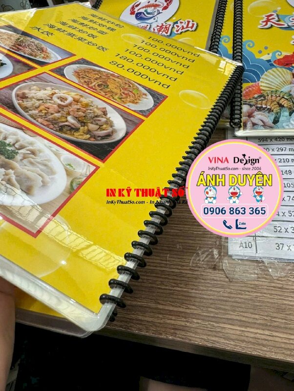 In menu quán hải sản, menu tiếng Trung, menu giấy ép plastic đóng gáy lò xo nhựa đen - INKTS2074