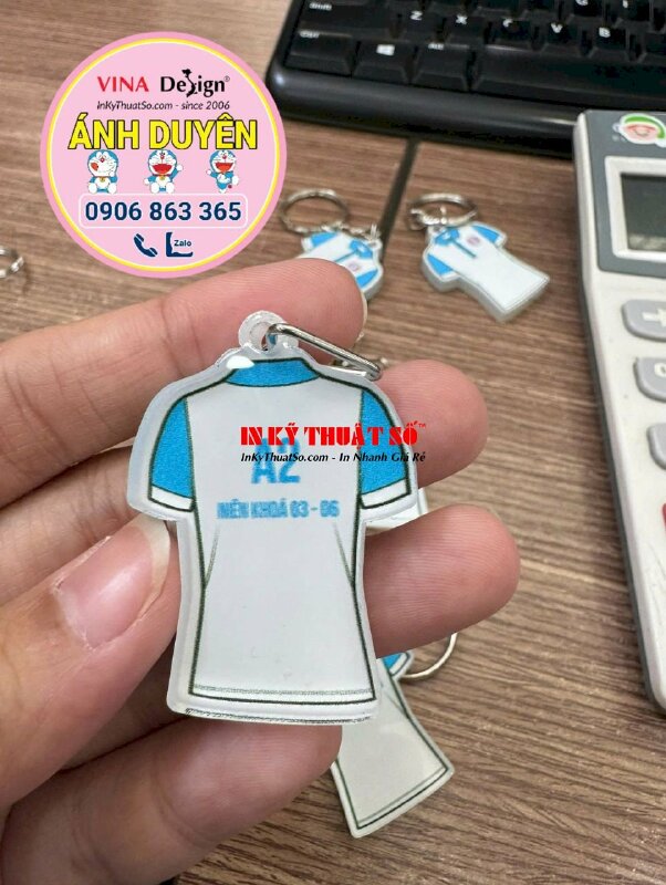 In móc khóa áo thun đồng phục lớp in năm niên khóa, logo trường, móc khoác mica trong 5mm in UV 2 mặt - INKTS2071