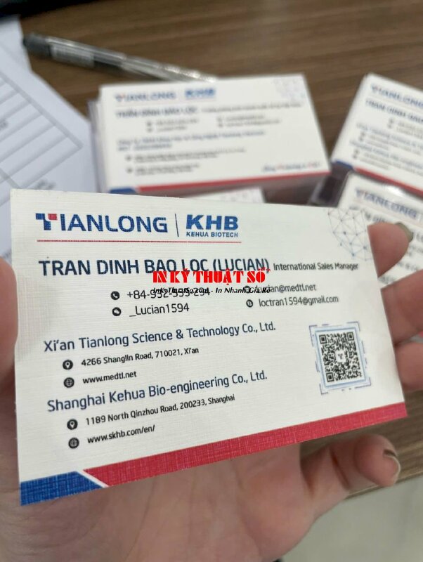 In name card giấy mỹ thuật có vân K02 Trưởng phòng kinh doanh quốc tế tại Việt Nam International Sales Manager - INKTS2064