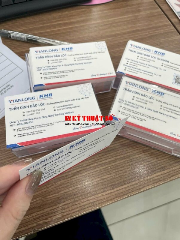 In name card giấy mỹ thuật có vân K02 Trưởng phòng kinh doanh quốc tế tại Việt Nam International Sales Manager - INKTS2064