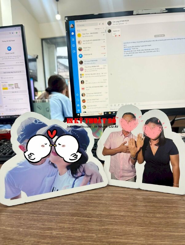 In standee hình người size nhỏ để bàn, in PP formex cắt CNC theo viền - INKTS2057